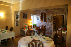 Dining room at Au Fil des Saisons restaurant in Lucon.