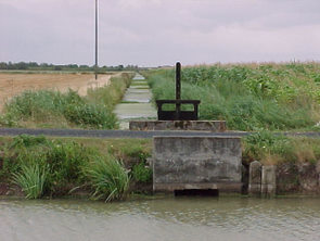 Small ecluse on the Canal de Ceinture des Hollandais