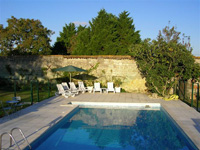 Shared swimming pool at Le Puit