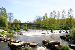 Weir and bridge atTrois Provinces
