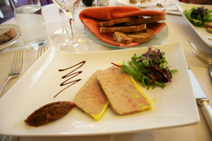 Foie Gras de Canard Cuit en Terrine, Pure de Fruits Secs au Balsamique